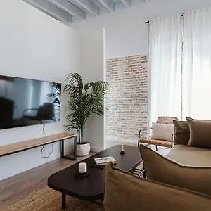 O&l Punonrostro Bright Minimalist Appartement